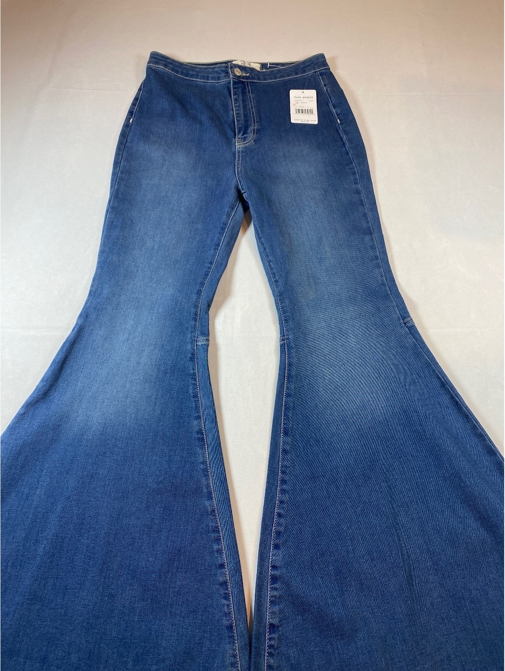 Free People We The Free Bell Bottom Jeans Size 31 - Picture 2 of 8